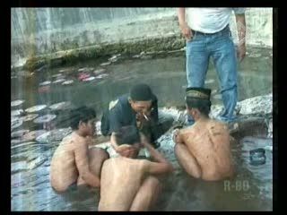 Warga Rendam Tiga Pencuri Sepeda