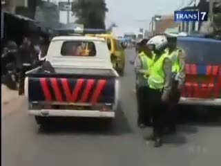Suami Istri Tewas Terlindas Truk