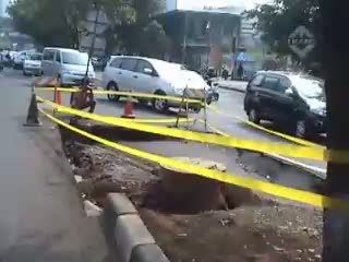 Jalan Sudirman Amblas, Kendaraan Alami Kemacetan