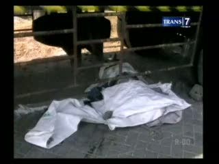 Tidur Pulas di Kolong, Kenek Terlindas Truk