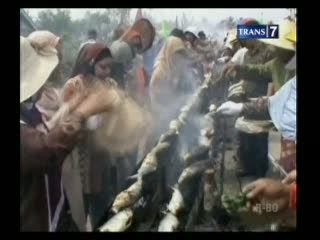 Rekor Dunia Ikan Bakar 9 Kilometer