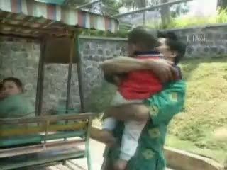 Pohon Tumbang Timpa Rumah, 2 Warga Terluka