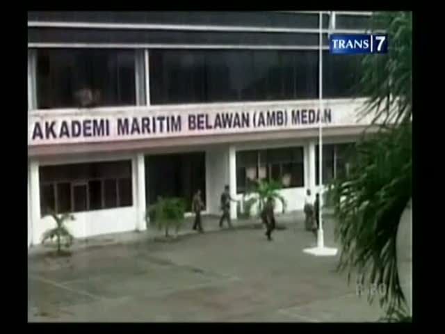 Mahasiswa Rusak dan Blokir Kampus