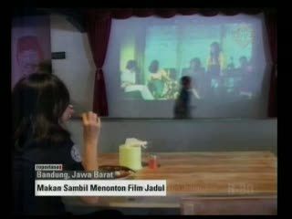 Makan Sambil Nonton Film Jadul