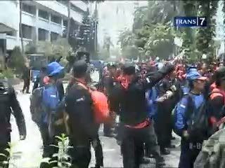 Unjuk Rasa Buruh, Jalanan Macet Total