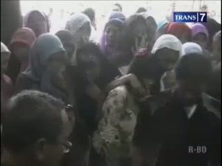 Korban Kapal Tenggelam Dimakamkan