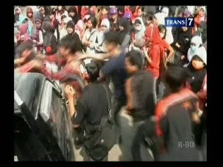 Tuntut Hak Normatif, Ribuan Buruh Turun ke Jalan