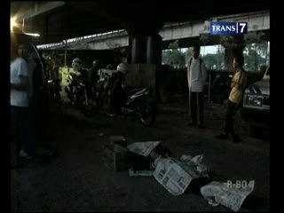 Menelepon, Pria Tewas Tertabrak KRL