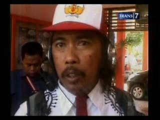 Wali Murid Berdemo dengan Pakaian SD