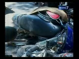 Pengendara Stroke Tabrak Mobil dan Motor