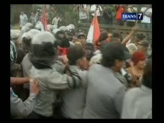 Ratusan Petani Rebut Paksa Lahan