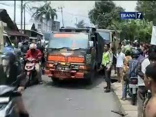 Truk Tabrak Toko dan Motor, 1 Tewas