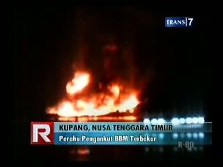 Perahu Pengangkut BBM Terbakar