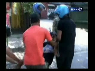 Dirazia Gelandangan Menangis