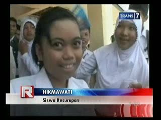 Puluhan Siswi Kesurupan, Sekolah Mencekam