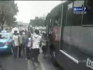 Bus Transjakarta Tabrak Sepeda Motor