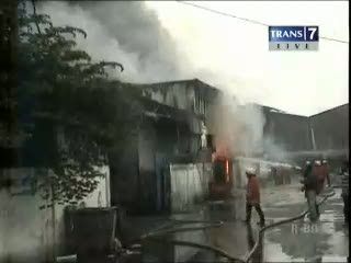 Kompleks Gudang Kimia Terbakar