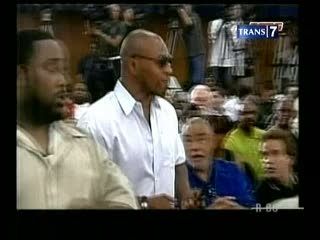 Mike Tyson Jualan Baju