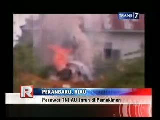 Pesawat TNI AU Jatuh di Pemukiman Warga