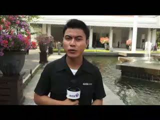 Hari Pertama Kerja Jokowi Tidak Berseragam