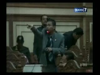 Sidang Paripurna DPRD Ricuh