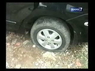 Ban Mobil Digembosi, Gaji Guru Raib