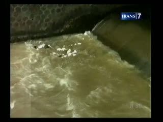 Bayi Ditemukan Tewas Mengapung di Sungai