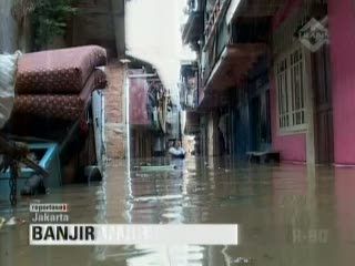 Warga Kampung Pulo Buat Jalur Evakuasi