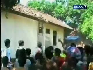 Massa Anarkis, Polisi Tak Berdaya