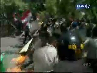 Tolak Korupsi, Aksi Mahasiswa Dibubarkan Polisi