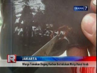 Warga Temukan Daging Kurban Bertuliskan Mirip Huruf Arab