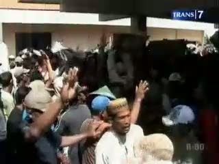 Demo Tolak Tambang Pasir Ricuh