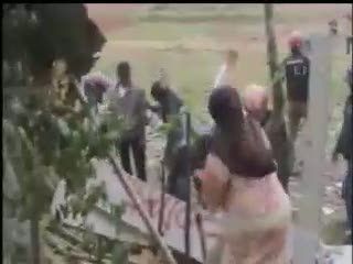 Sengketa Lahan, Kaum Ibu Melempari Ahli Waris