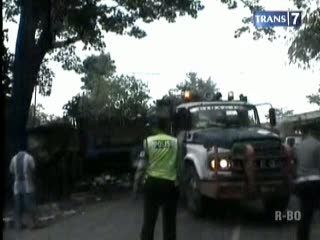 Rem Blong, Truk Terlibat Tabrakkan Beruntun