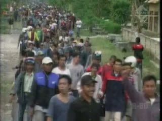 Korban Tewas Berjatuhan, Ribuan Warga Balinuraga Mengungsi