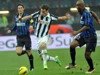 Inter Bayangi Juventus