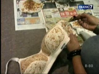 Penderita Kangker Payudara Membatik Bra