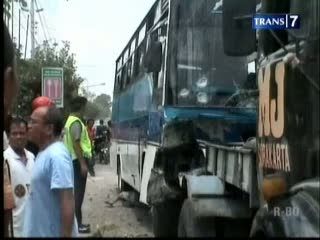 Bus Maut Nyaris Dibakar Massa