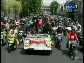 Pawai OVJ Diserbu Warga Surabaya