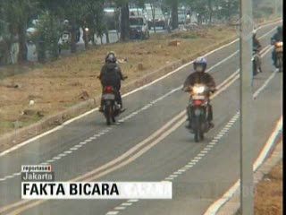 Jalur Sepeda Digunakan Jalur Motor dan Lahan Parkir