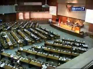 Anggota DPR Pemeras Harus Dilaporkan ke KPK