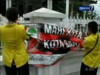 Cabut Spanduk Mahasiswa Diserang Ormas