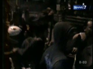 Warga Bentrok dengan Geng Motor