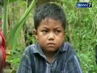 Trauma Landa Anak Korban Banjir Bandang