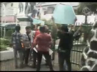Mahasiswa Bentrok dengan Polisi dan Satpol PP