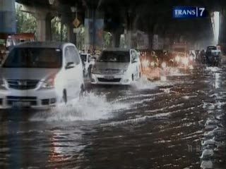 Hujan Sesaat Jakarta Tergenang