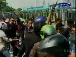Sweeping Buruh Berakhir Ricuh
