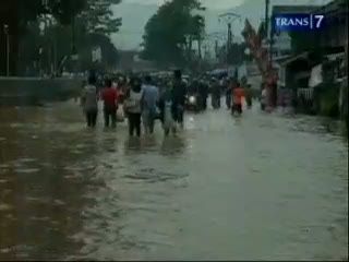 3 Kecamatan Dikepung Banjir, Ekonomi Lumpuh