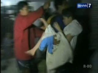 Tanggul Jebol, Puluhan Warga Dievakuasi