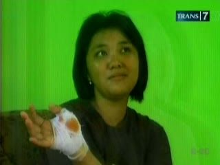 Peluru Nyasar, Seorang Wanita Terluka